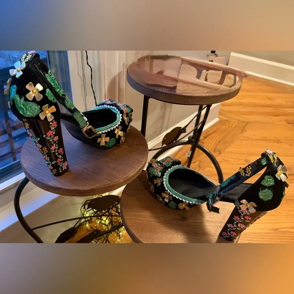 Elegant Black Floral Embellished Heels, size 41 - Picture 10 of 17